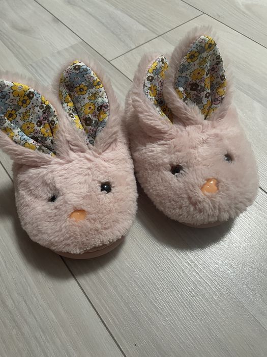 Продам обувь для девочек.