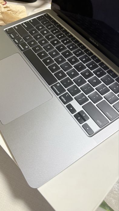 как новый Macbook Air 8/512 Touch ID sotiladi A2179