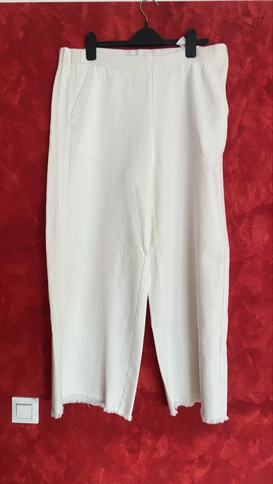 Pantaloni albi largi de la Zara