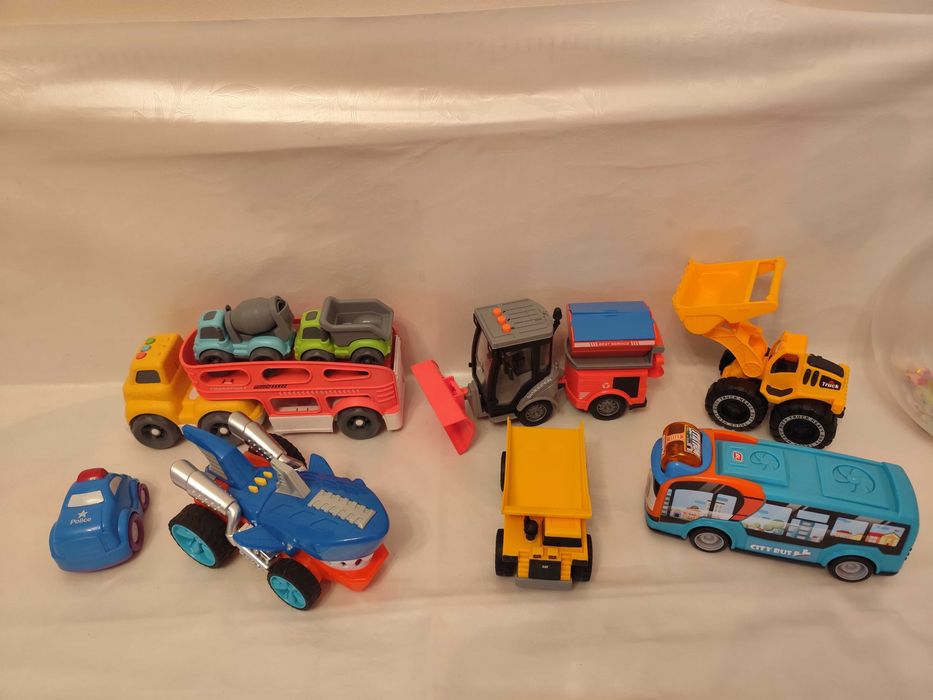 Лотове детски играчки - музикални, дървени, монтесори и книжки