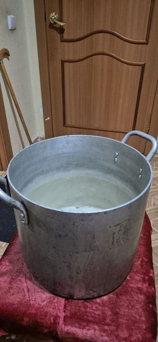 Кастрюля аллюминиевпя