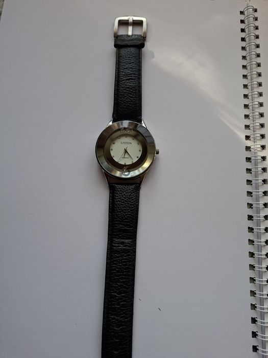 Дамски дизайнерски Марков кварцов часовник от колекция  на USTON.