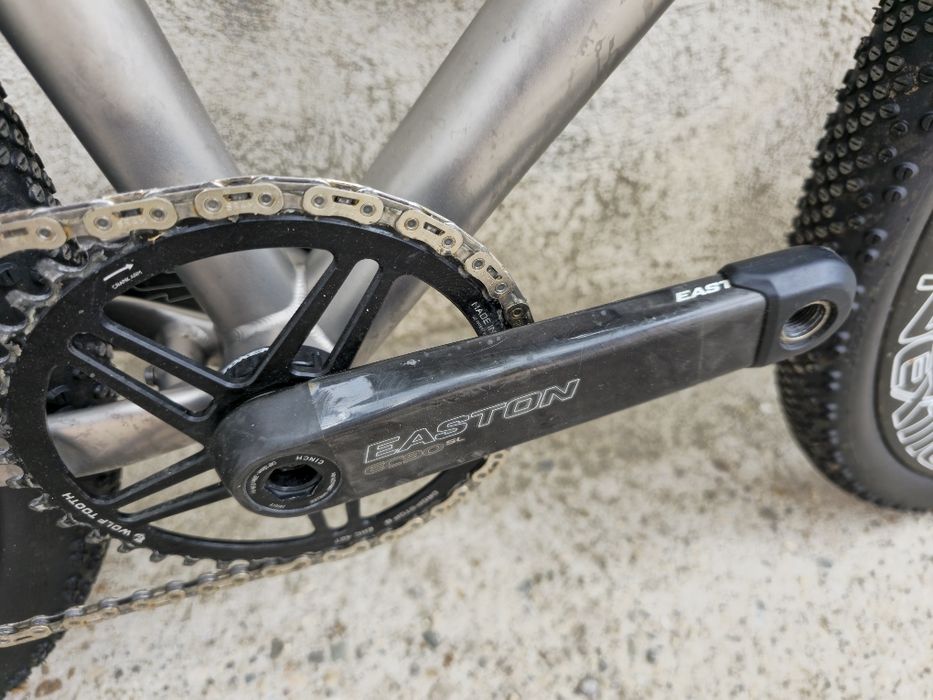 Титаниев гравел велосипед Електронен Монтаж Sram Rival Карбонови капли 56см рамка