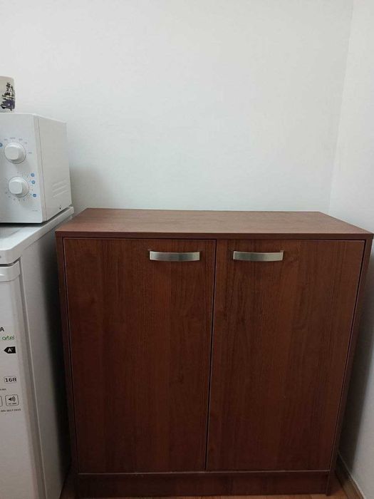 Офисные столы и стулья