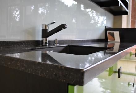 Столешницы барные стойки раковины из акрила и кварца