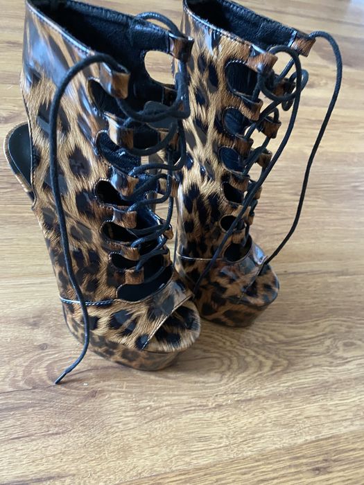 Tocuri 15 cm ,marime 35 ,ne purtate ,pret negociabil