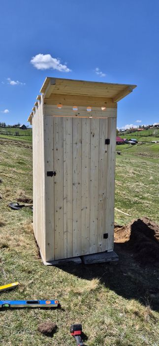 Vând wc de grădină