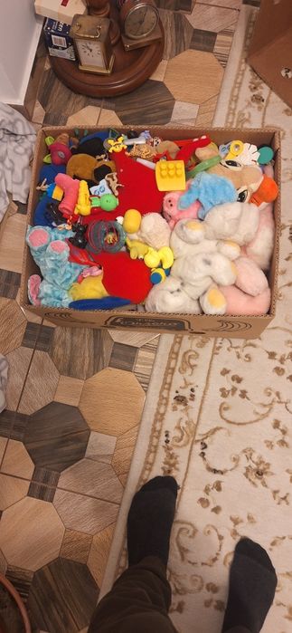 Vand jucari la bax lot