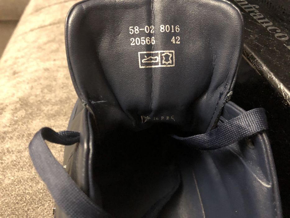 Продам новые, оригинальные кроссовки  FERRE