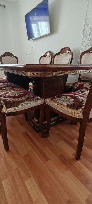 Продам итальянский стол со стульями