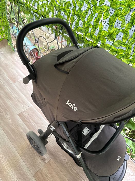 Продам прогулочную коляску Joie