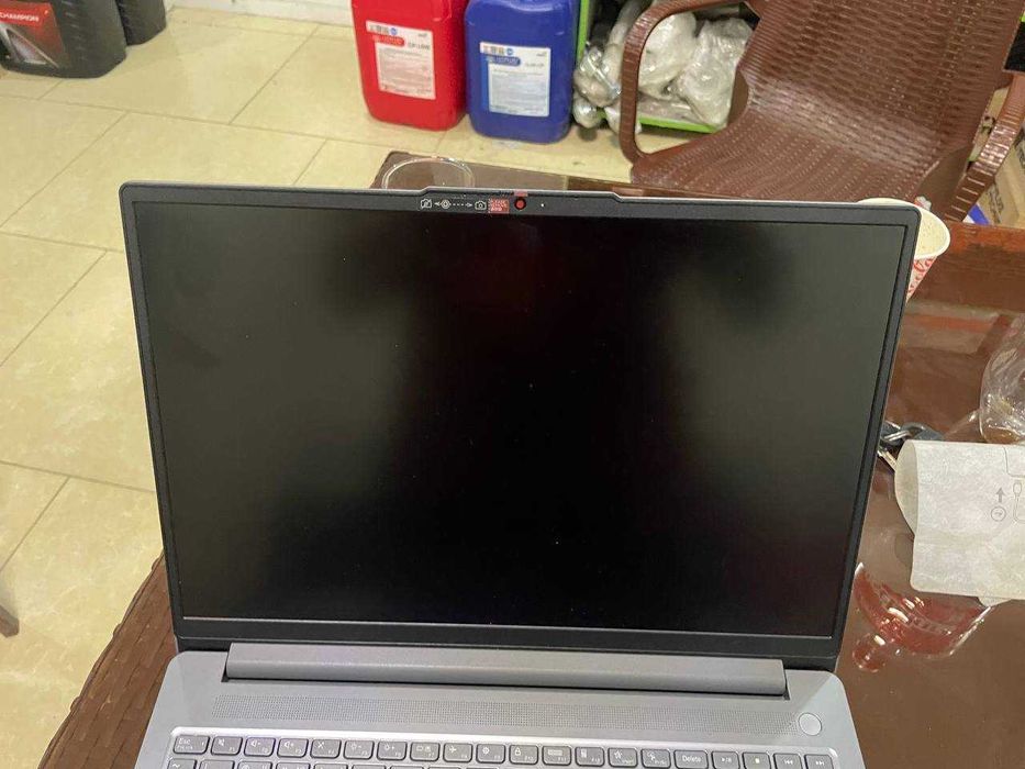 Noutbuk sotiladi lenova deyarli yangi