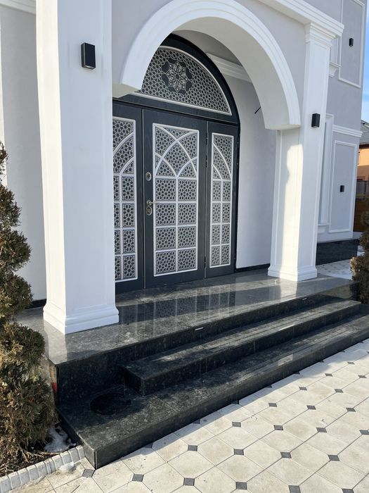 Гранит Уральск лестница тамбур перила мрамор