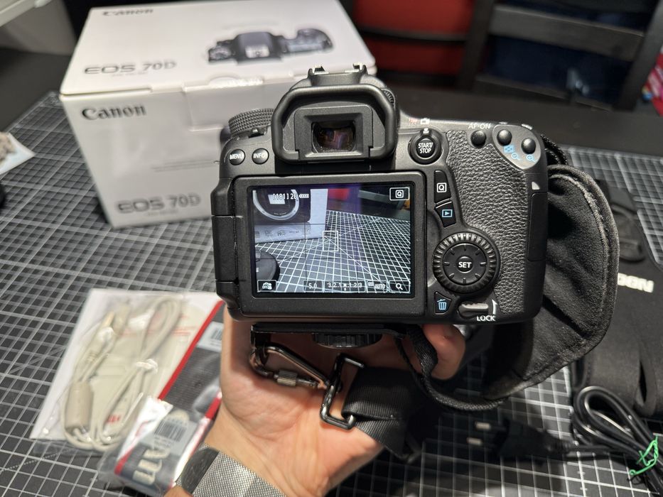 Camera foto/video DSLR Canon EOS 70D Body - in stare perfecta de funcționare
