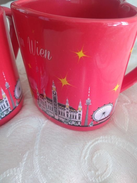 Căni superbe in forma de inimioară, pe roșu din Viena