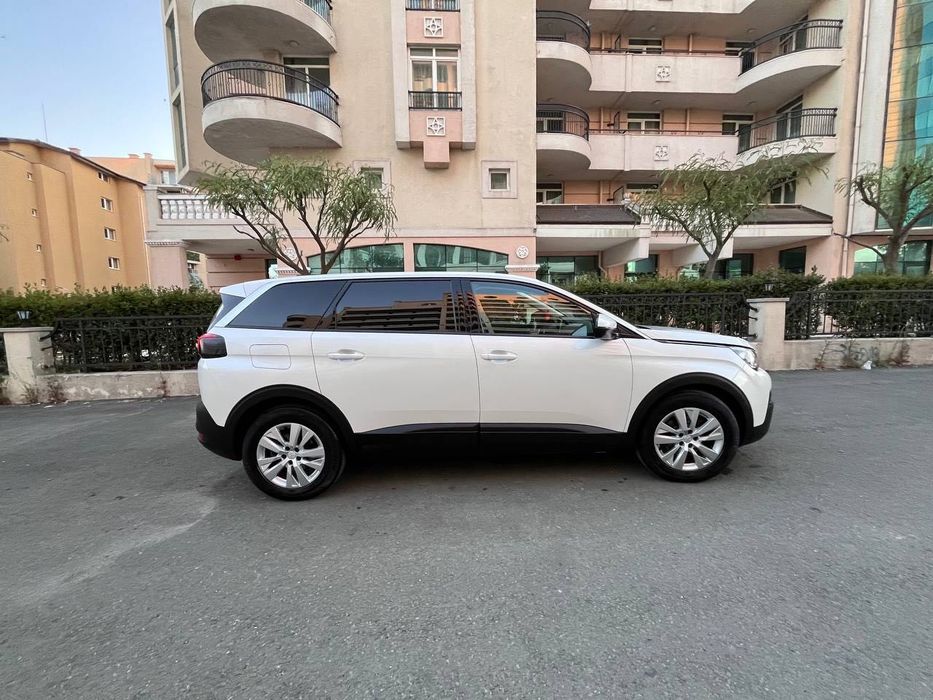 продава  Peugeot 5008