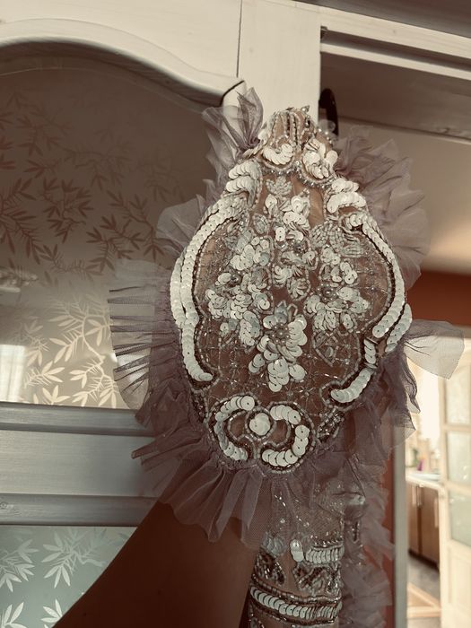 Rochie Asos  bijuterie superbă de vânzare.