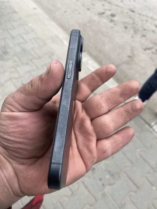 Продавам iPhone 15 pro на части