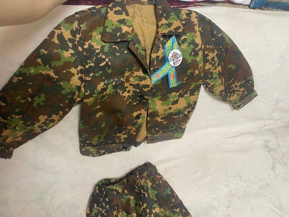 Срочно продается детский костюм солдат.