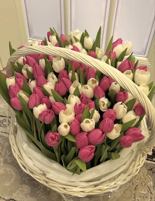 Тюльпаны в корзине к 8МАРТА
