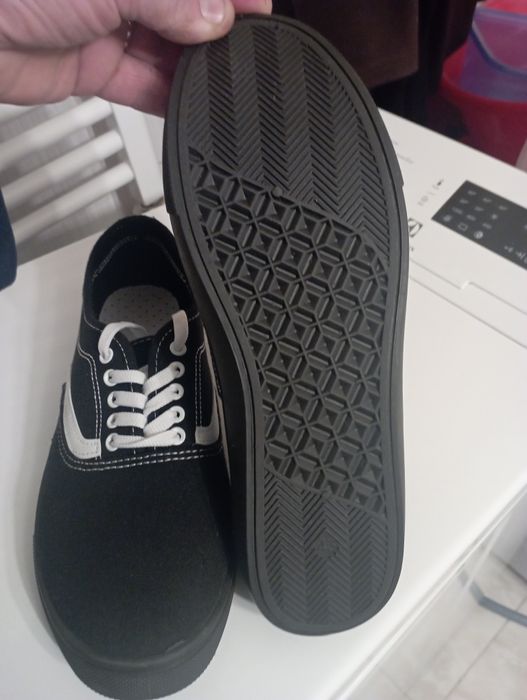 Vând Tenesi noi Nr 43