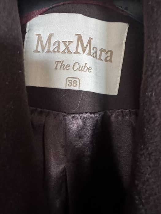 Палто на Max Mara в модерния за сезона кафяв цвят