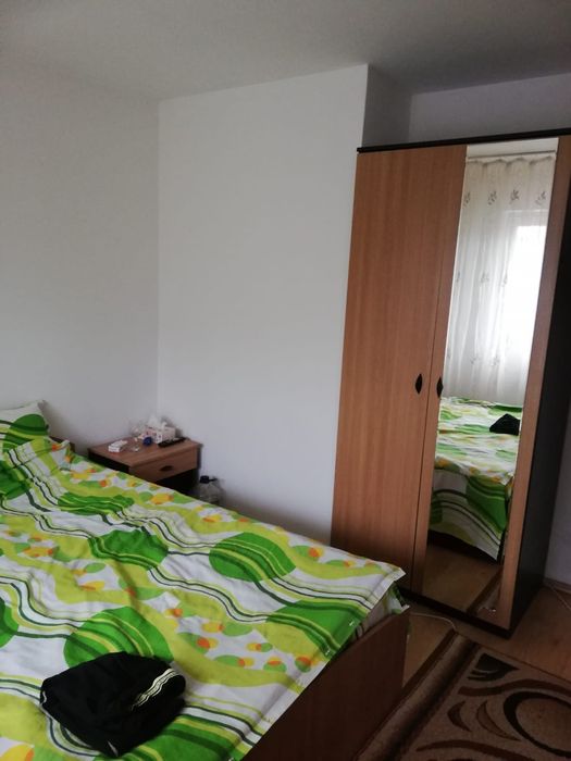Închiriez apartament / loc parcare inclus