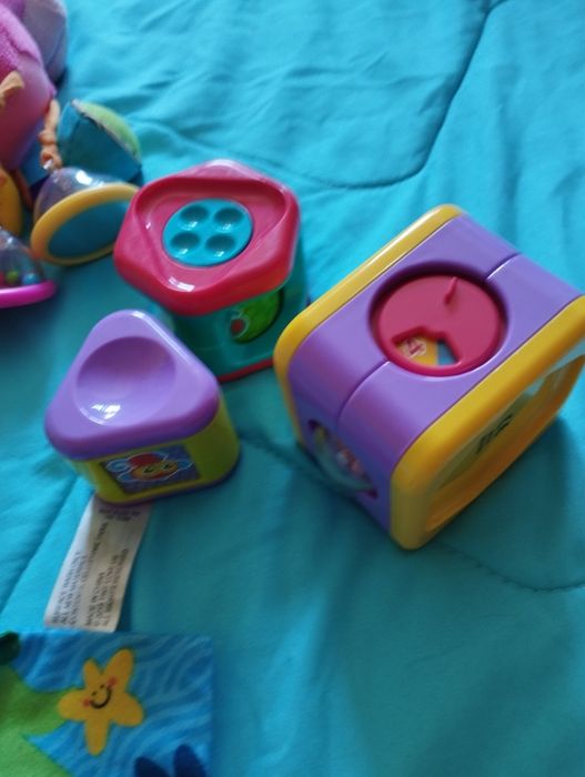 Лот бебешки развиващи играчки.