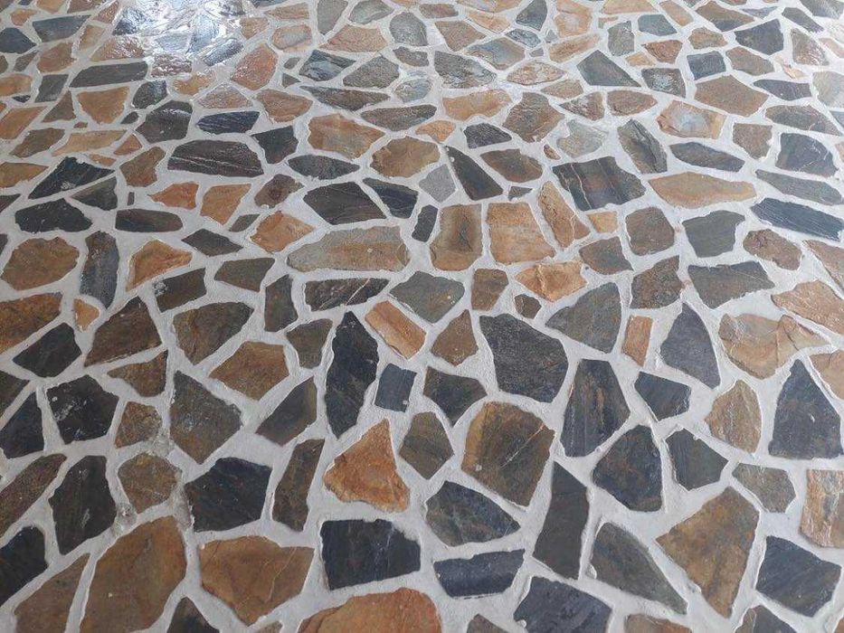 piatra naturala de munte si montaj