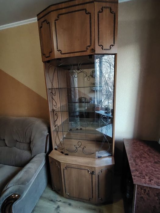 Шкаф для посуды сервант