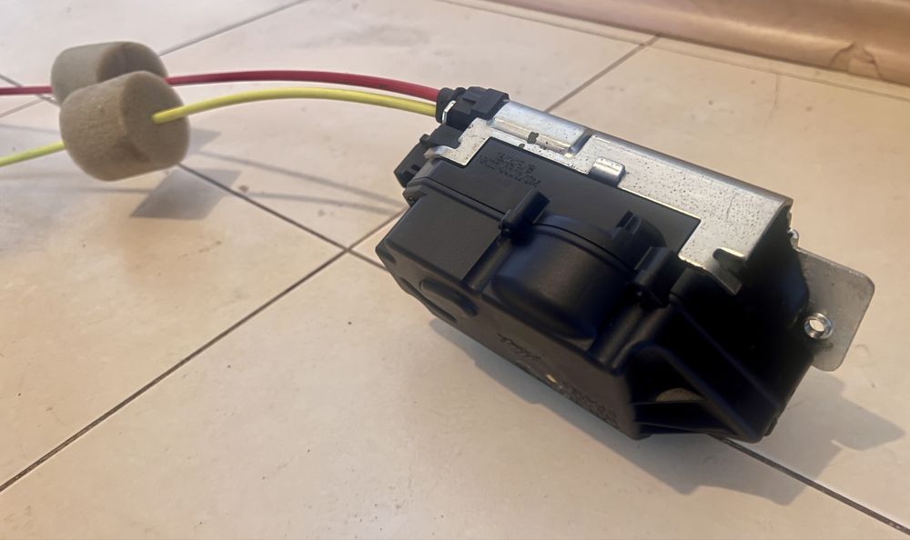 Заключващ механизъм за багажник на Мерцедес Е Class/ML- (5 врата)