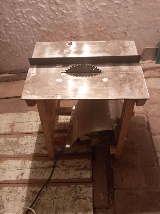 Распилочный  станок читайте в описании стоимость