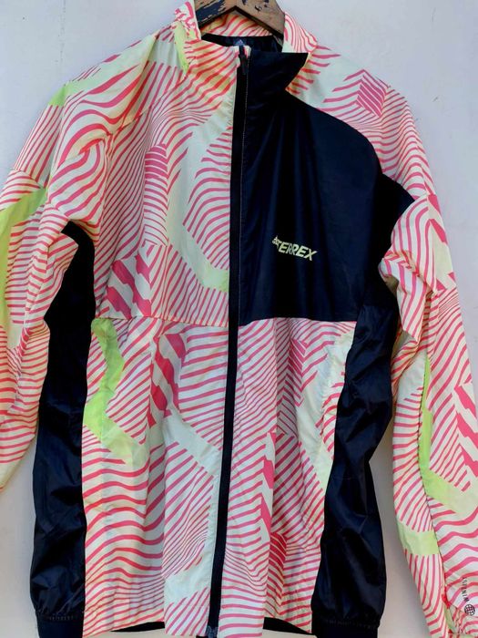 Adidas Terrex оригинална дамска горница тип ветровка Л размер