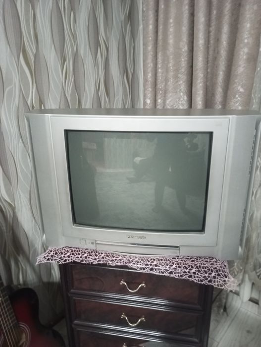 Продам телевизор 3000