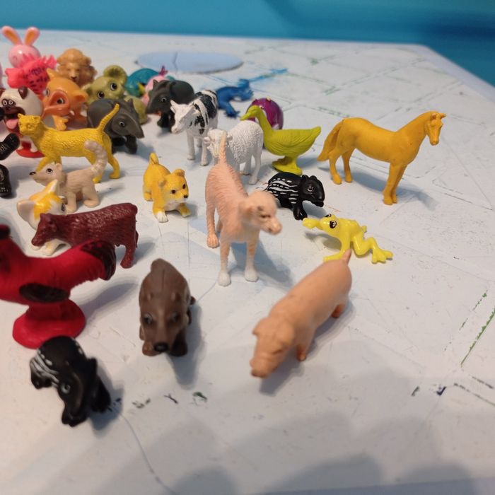 Лот с малки животни