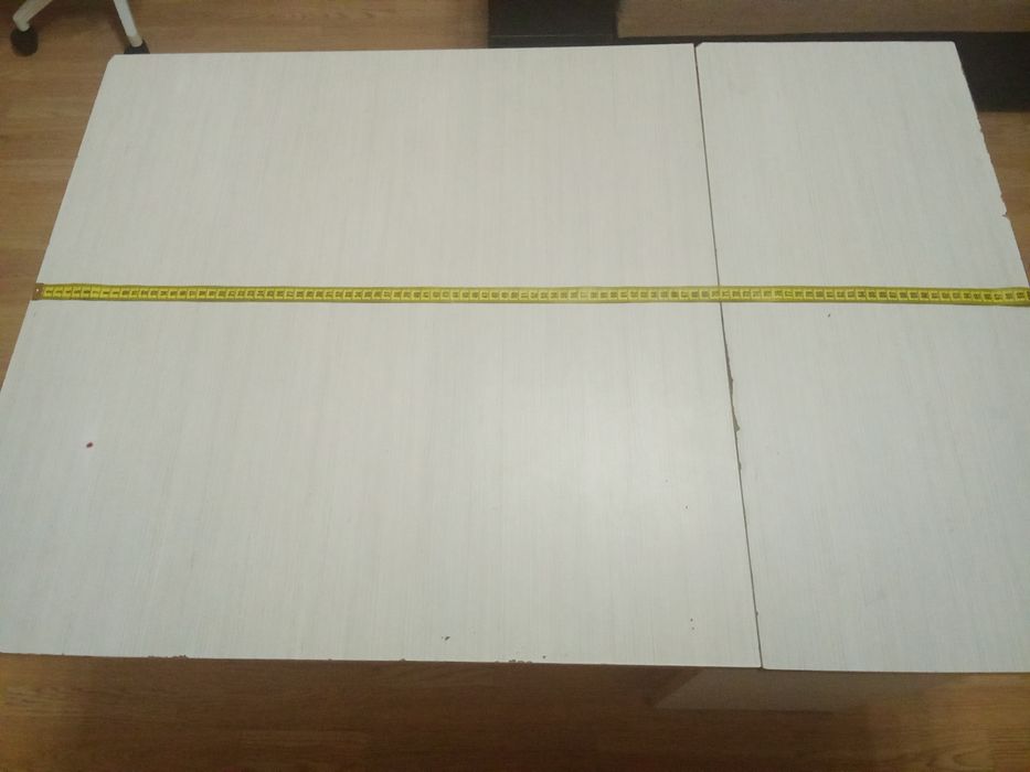 Выдвижной стол. Возможен торг.