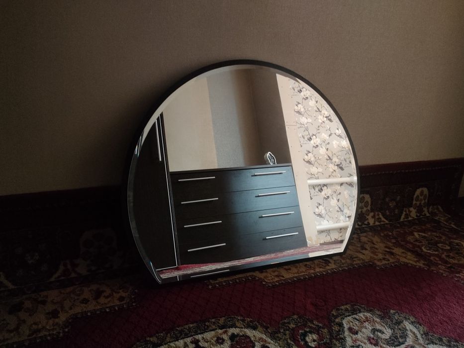 Комод с зеркалом