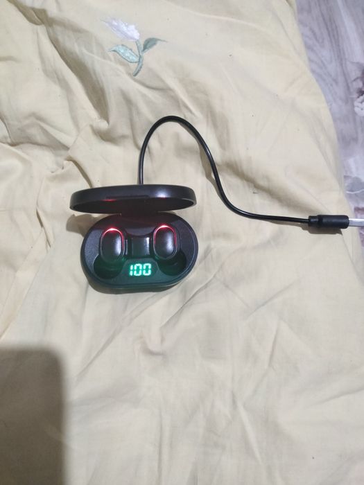 Продам без проводные наушники