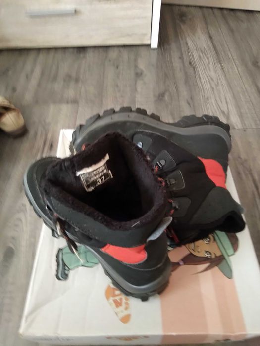 Детски оригинални ботушки  размер 37 цена 80лв