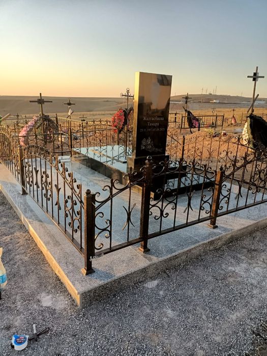 Памятники на века.