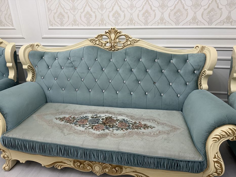 Диван королевский