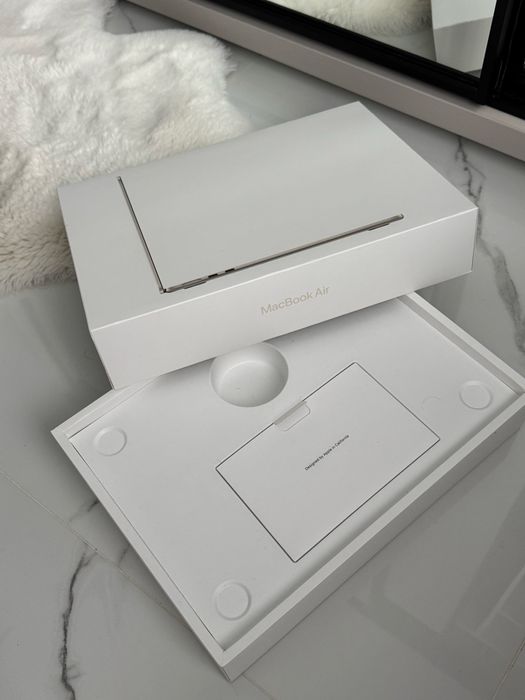 MacBook Air M2 13.6” – CA NOU, 100% baterie