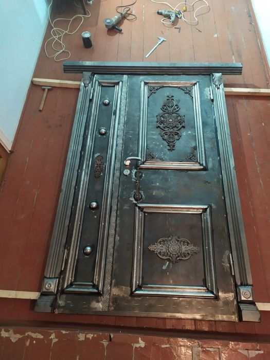 Входной дверь для частного дома