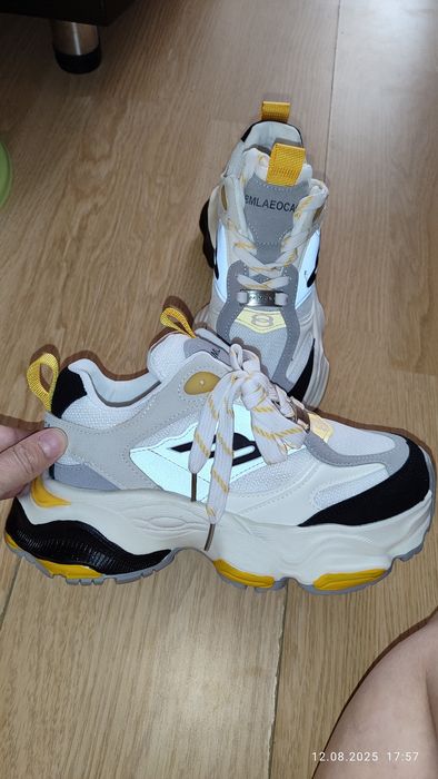 Продам новые кроссовки