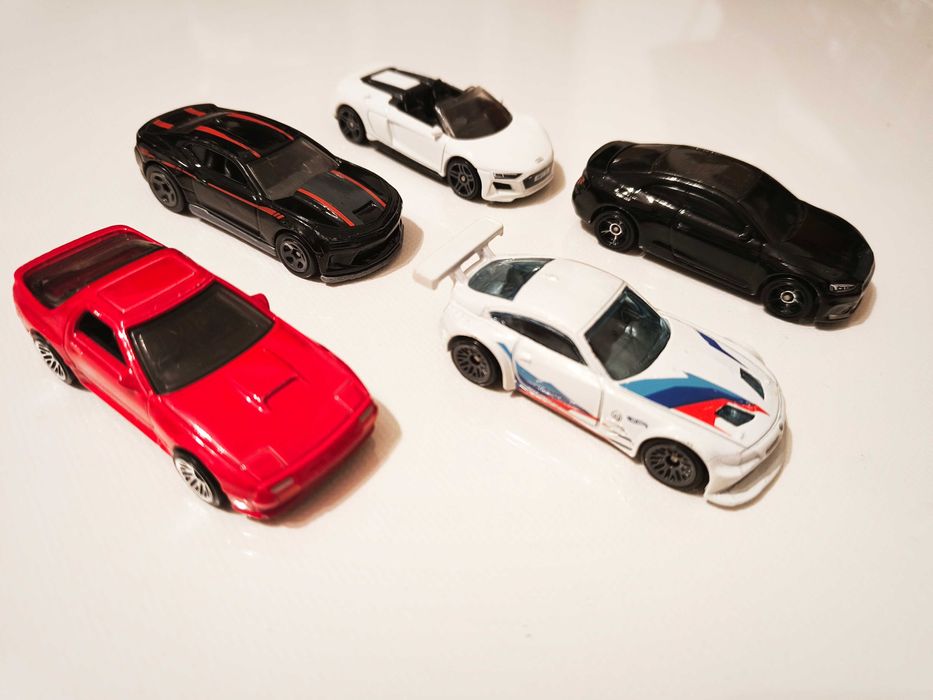 Loturi mașinuțe Hotwheels 5+ una surpriză cadou