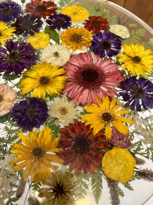 Стол из эпоксидной смолы.