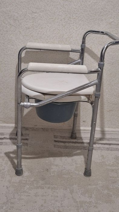 Санитарный стул туалет