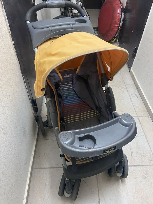 Отдам бесплатно детскую коляску и столик