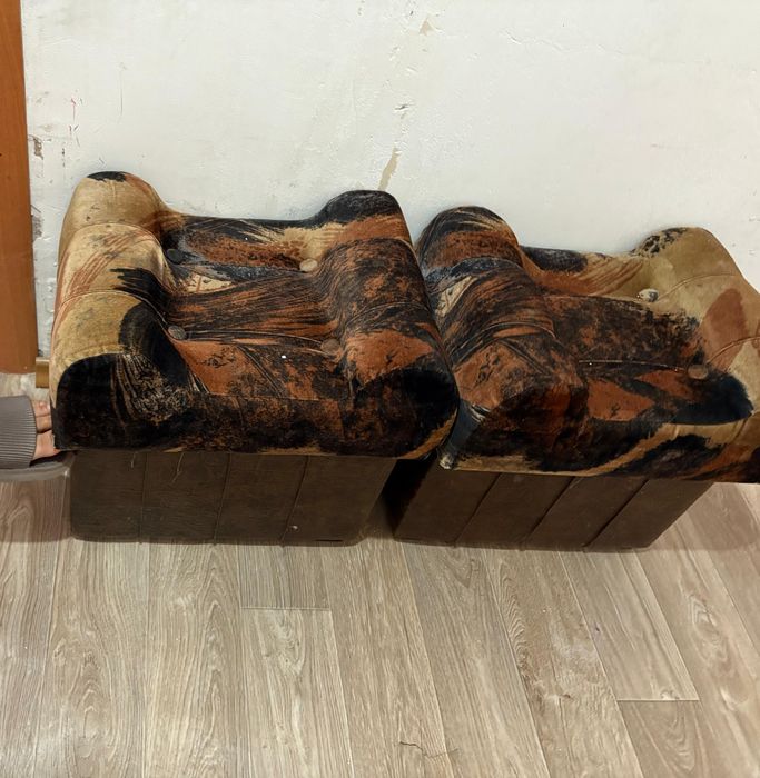 Диван кресло стулья дверь унитаз