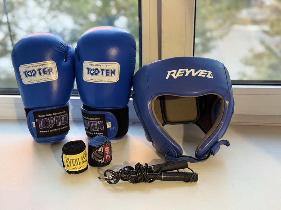 Продам боксерский шлем Reyvel